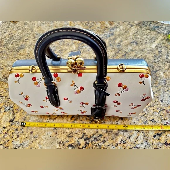 🍒RARE COACH 1941 KISSLOCK SATCHEL 38 CHERRIES!! 🍒 - Picture 6 of 16
